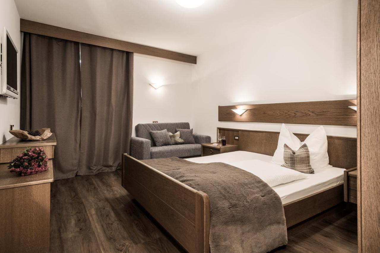 Hotel Zum Loewen - Al Leone Meltina Exteriör bild