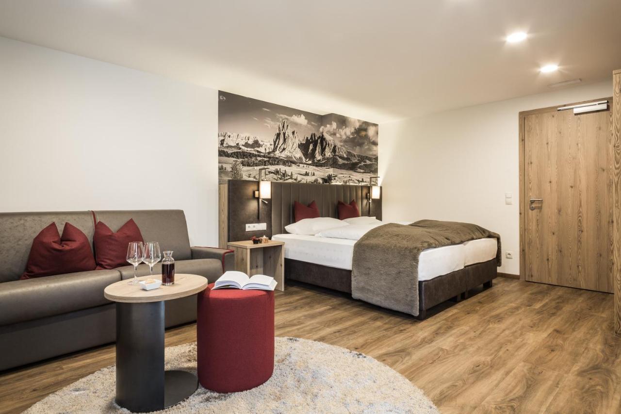 Hotel Zum Loewen - Al Leone Meltina Exteriör bild