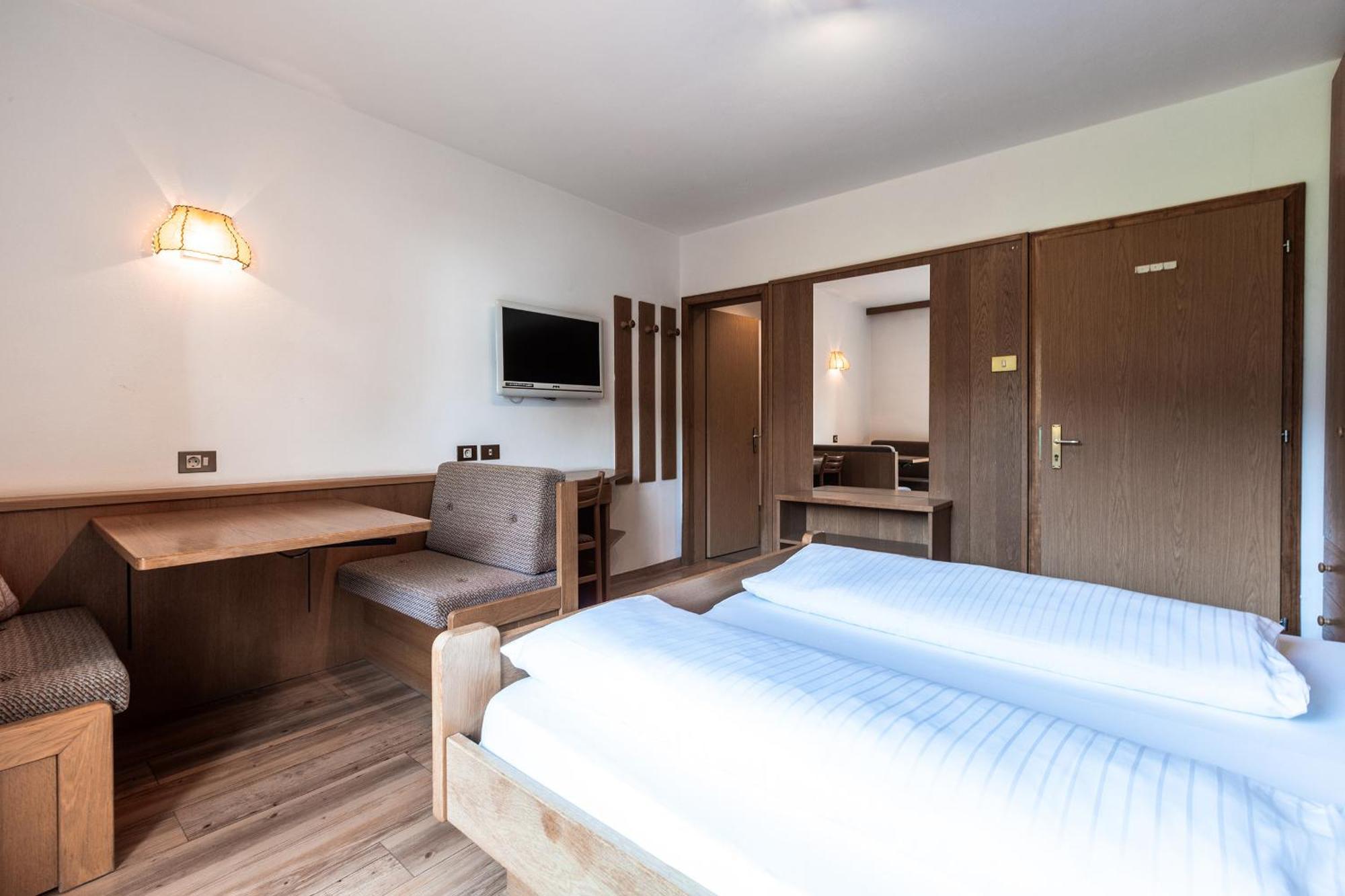 Hotel Zum Loewen - Al Leone Meltina Exteriör bild