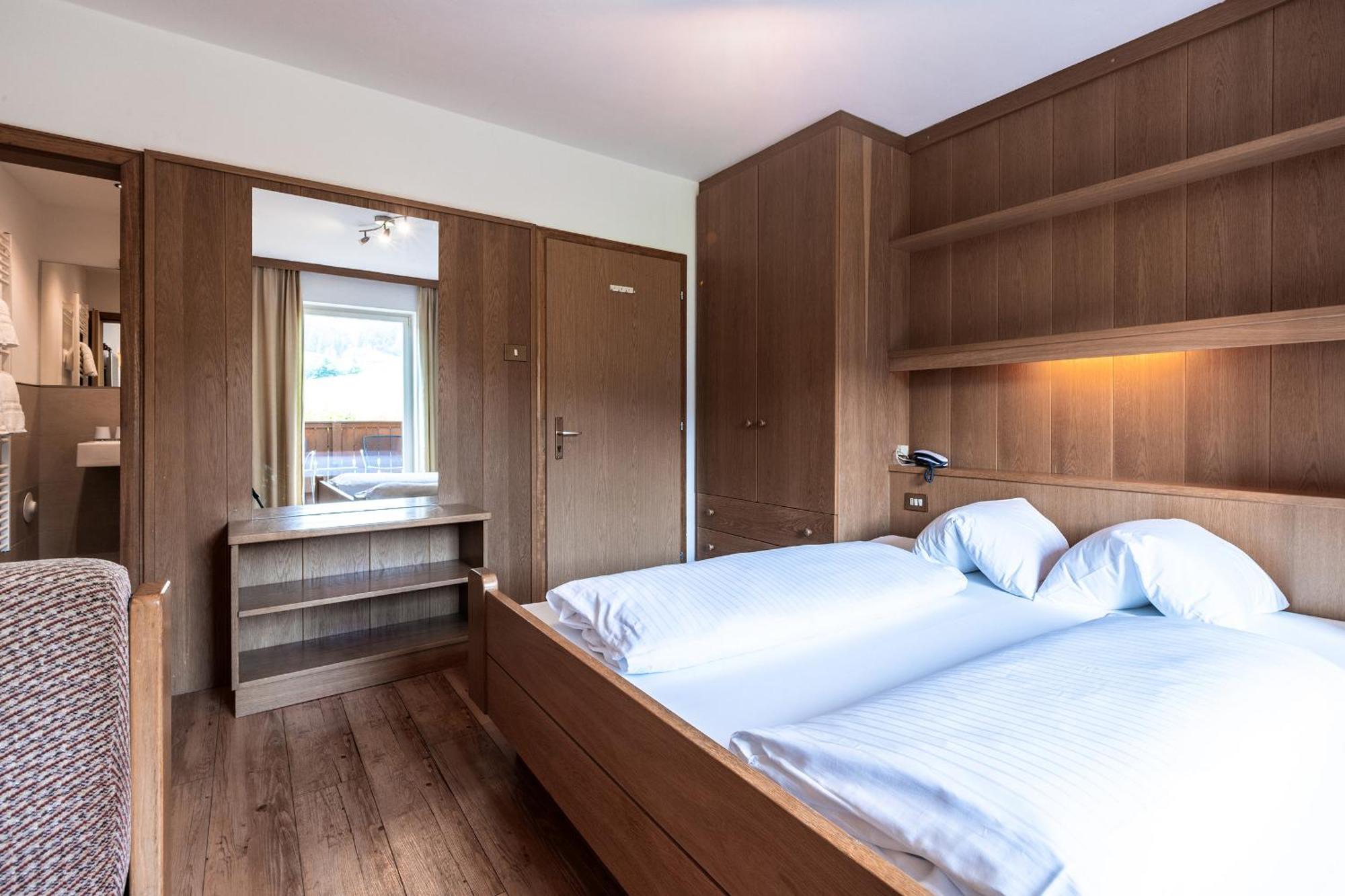 Hotel Zum Loewen - Al Leone Meltina Exteriör bild