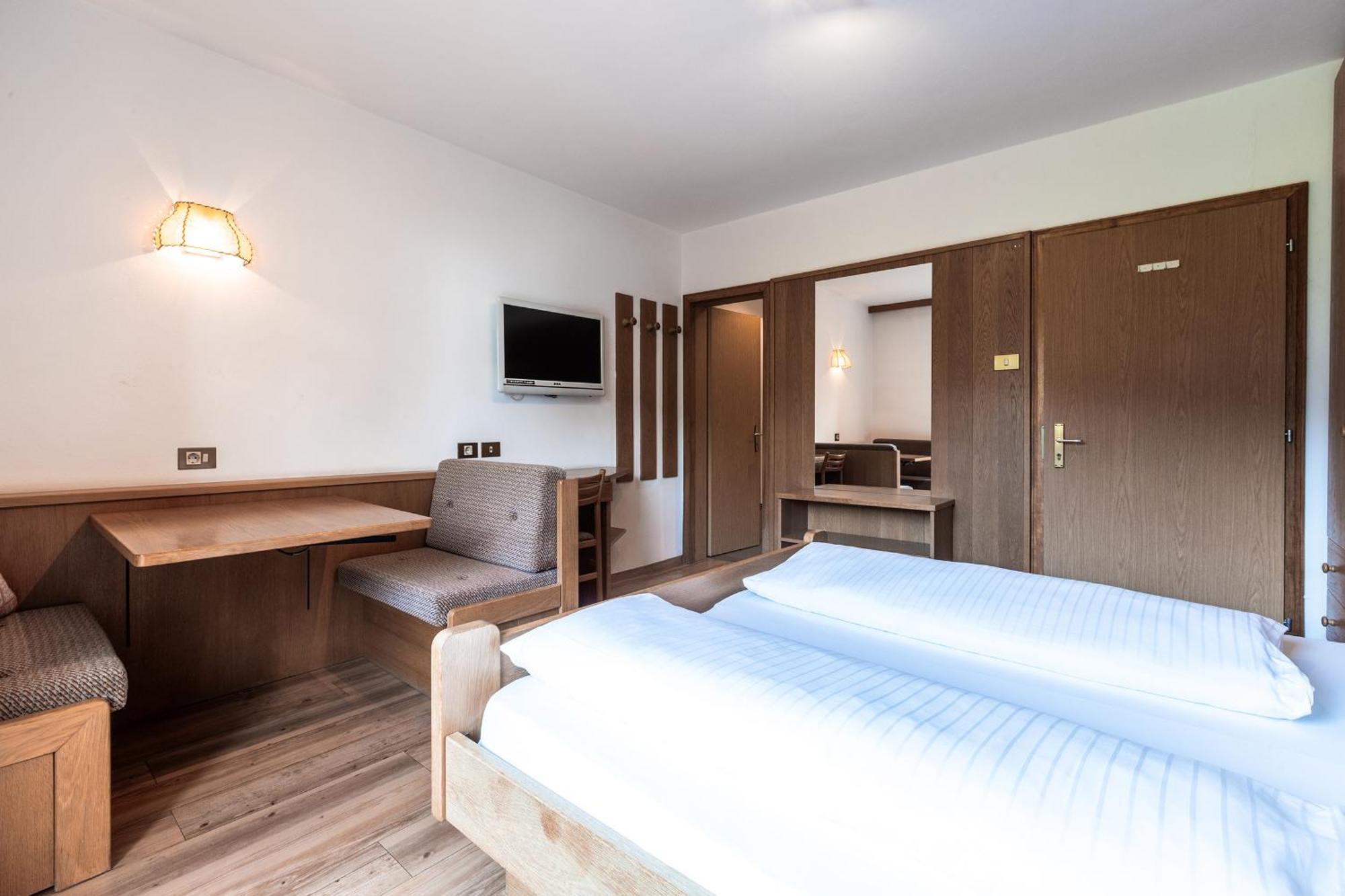 Hotel Zum Loewen - Al Leone Meltina Exteriör bild