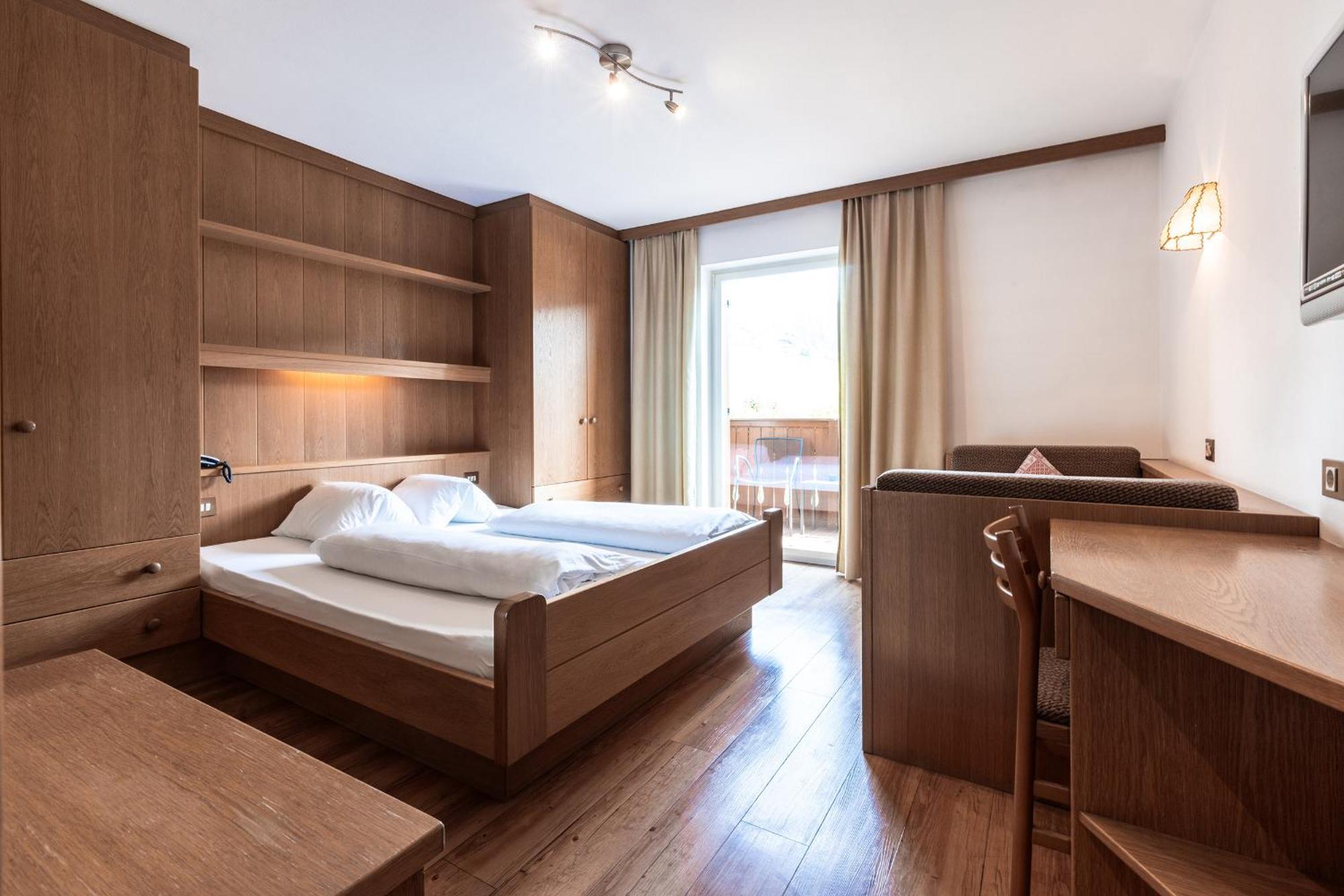 Hotel Zum Loewen - Al Leone Meltina Exteriör bild