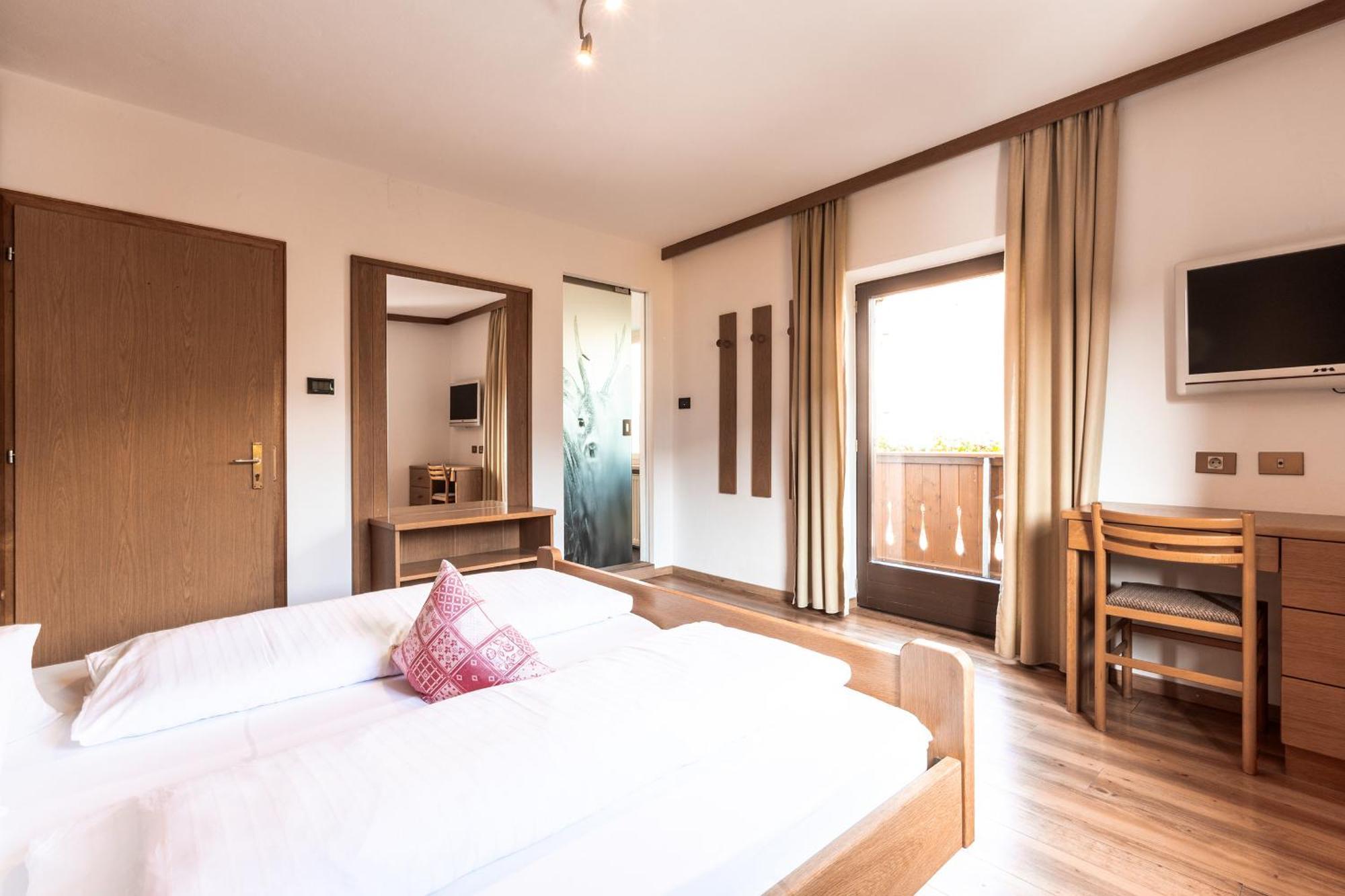 Hotel Zum Loewen - Al Leone Meltina Exteriör bild