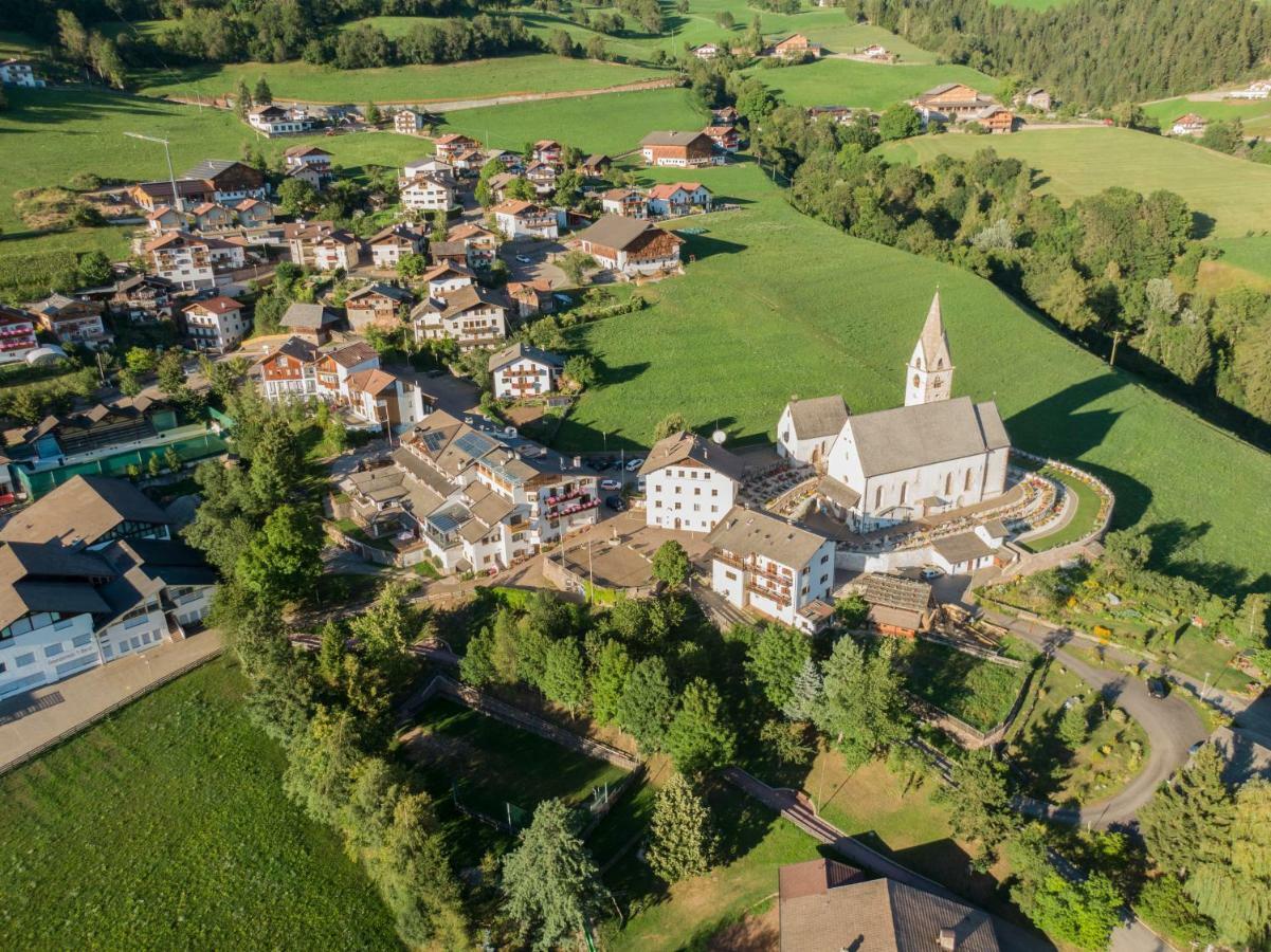 Hotel Zum Loewen - Al Leone Meltina Exteriör bild