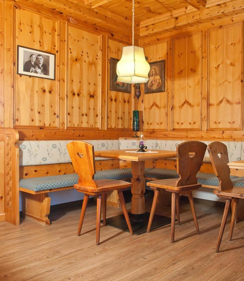 Hotel Zum Loewen - Al Leone Meltina Exteriör bild